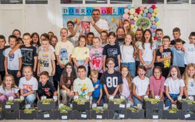 Našoj školi šesti put zaredom podijeljen certifikat “Kaufland škola voća i povrća” i dostavljena prva pošiljka voća